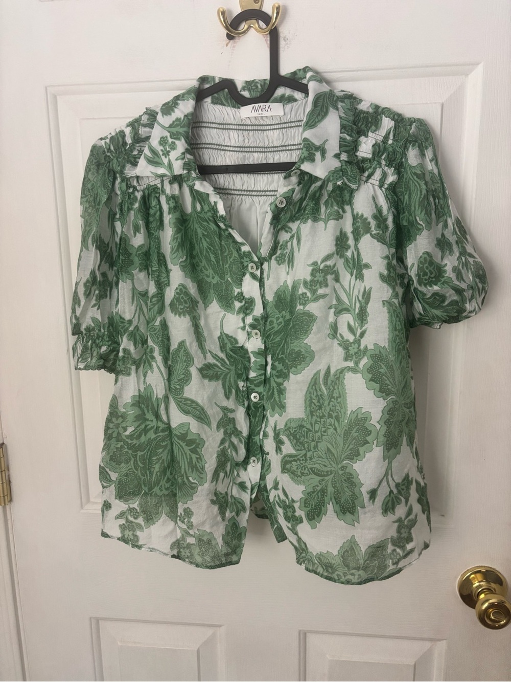 AVARA Green Floral Button-Down Puff Sleeve Blouse